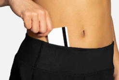 BROOKS Women's Chaser 5" Short (001 - Black) -Brooks 221465 001 d3 Chaser 5in Short