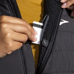 BROOKS Women's Shield Hybrid Jacket 2.0 (001 - Black) -Brooks 221557 001 d2 shield hybrid jacket womens running jacket