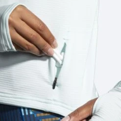 BROOKS Women's Notch Thermal Long Sleeve 2.0 (490 - Ice Blue) -Brooks 221567 490 d1 notch thermal long sleeve womens long sleeve running shirt