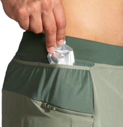 BROOKS Men's Sherpa 7" 2-in-1 Short (315 - Pebble/Dark Pebble) -Brooks 5BBB6D66 BCFB 4263 91BB D1D5CC912098