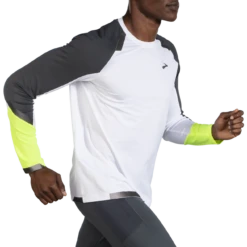 BROOKS Men’s Run Visible Long-Sleeve (134 - White/Asphalt/Nightlife) -Brooks C08FAE28 52E6 4FA2 829C 28513FB5C61F